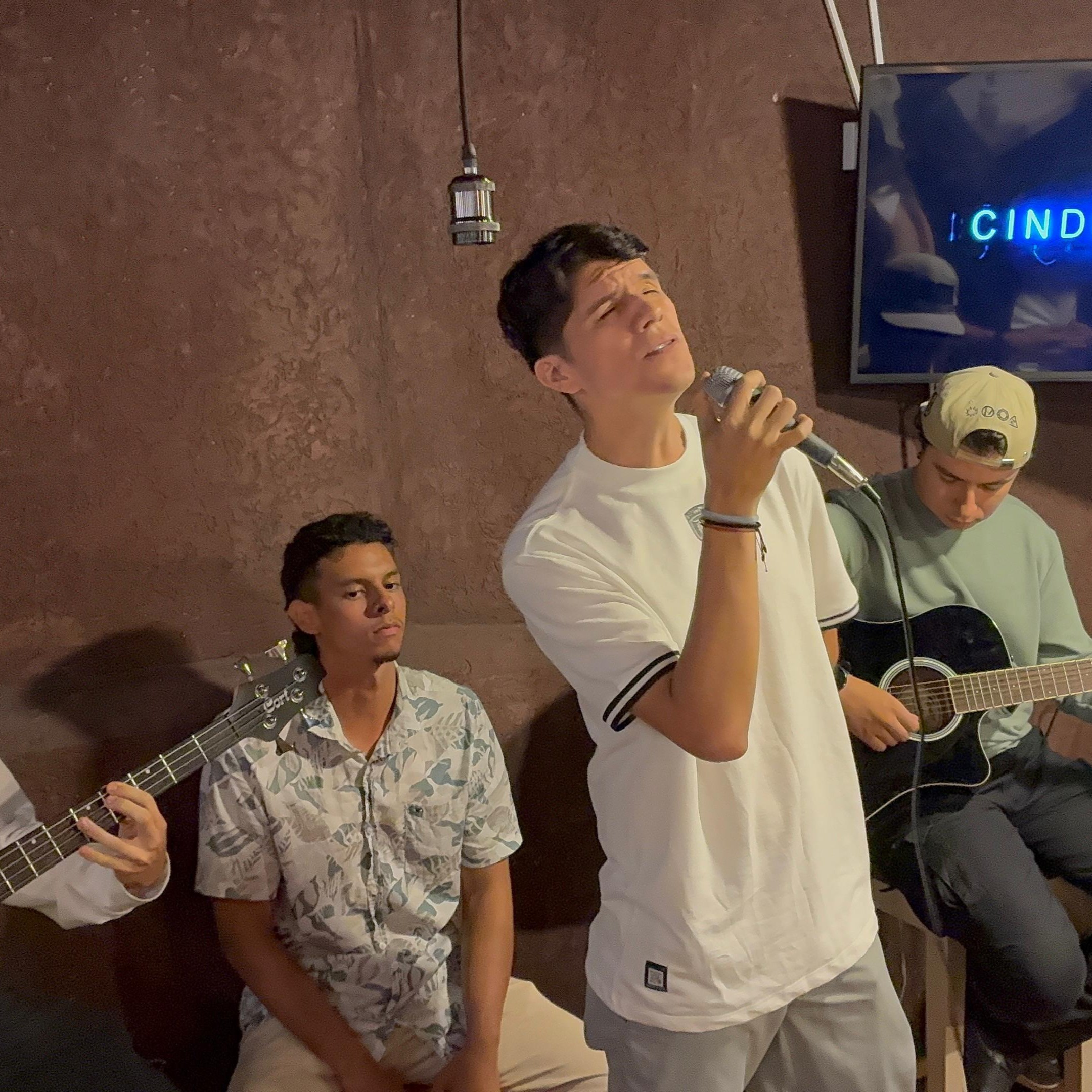 Cinderwood en Cafetería Vonbayage